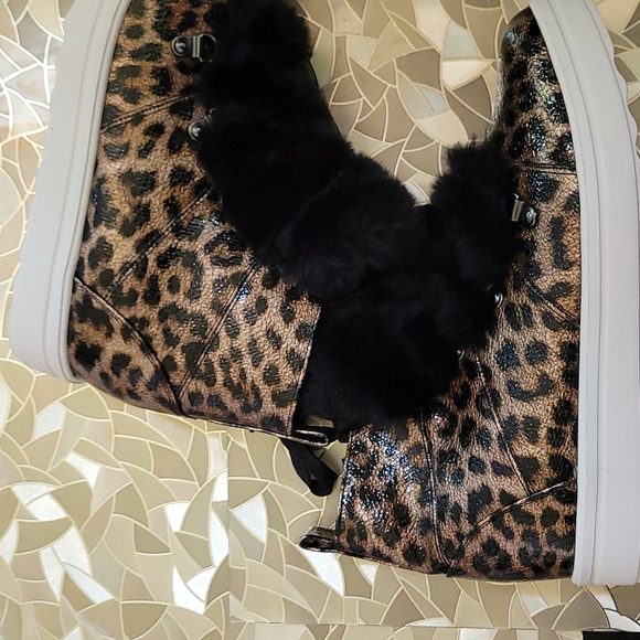 New, never worn hightop shoes! - Picture 4 of 6